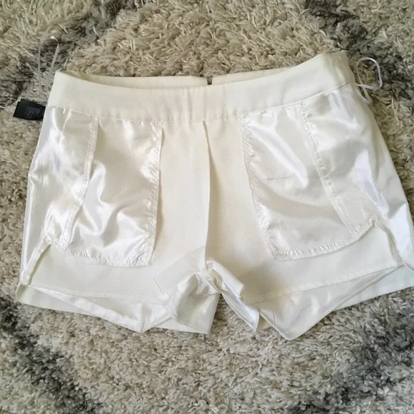 Women’s Solid White Asymmetrical Skort Forever 21 Size M - Picture 8 of 13